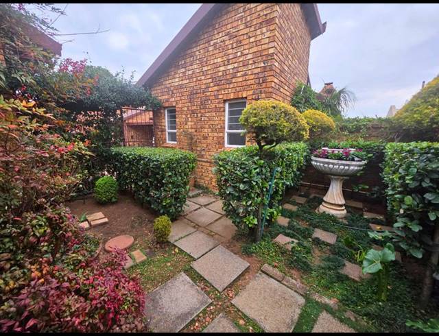 3 BEDROOM TOWNHOUSE FOR SALE IN GLEN MARAIS